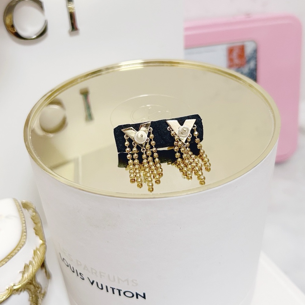 Authentic Louis Vuitton HTF Essential V Boucle Fringe Gold tone Earrings - Picture 8 of 13
